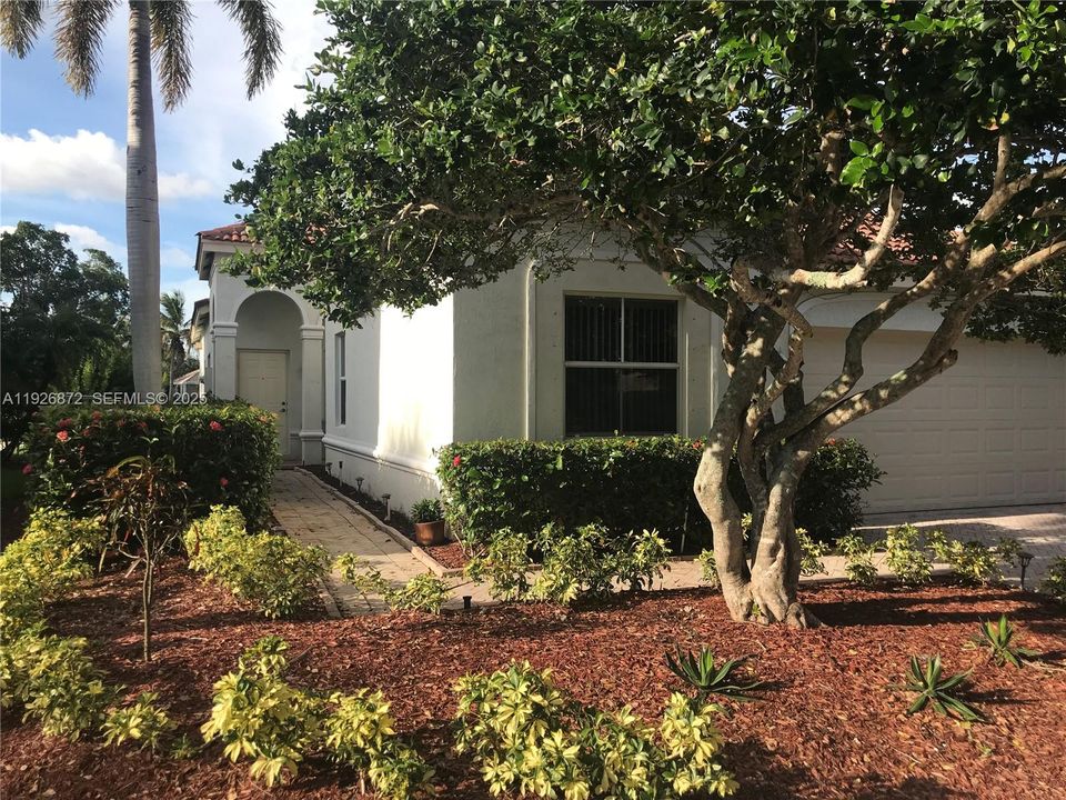 En Renta: $4,500 (3 camas, 2 baños, 1963 Pies cuadrados)