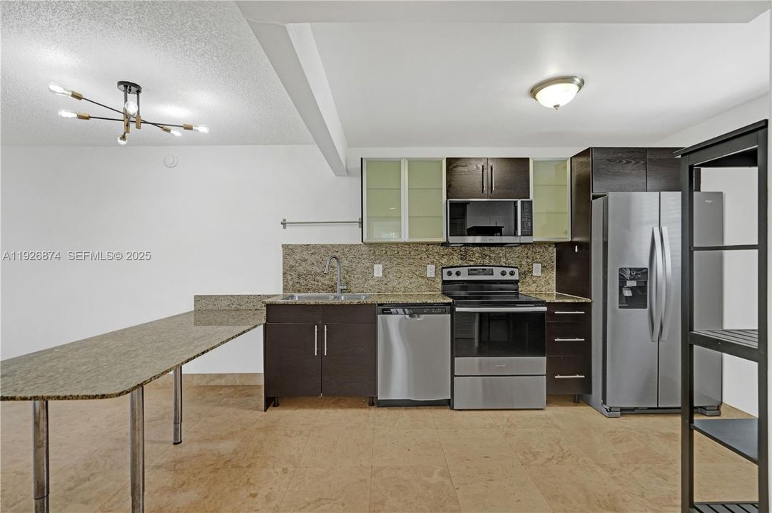 待售: $265,000 (2 贝兹, 2 浴室, 800 平方英尺)