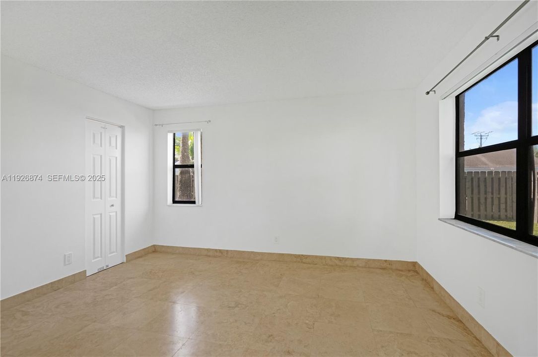 待售: $265,000 (2 贝兹, 2 浴室, 800 平方英尺)