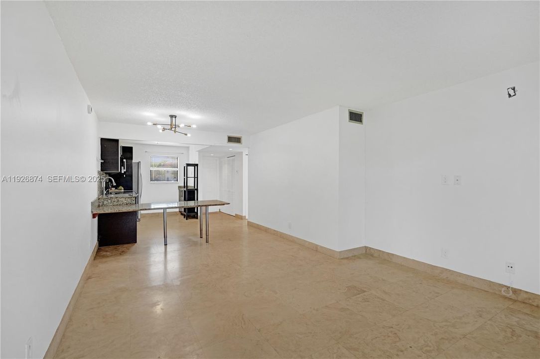 待售: $265,000 (2 贝兹, 2 浴室, 800 平方英尺)