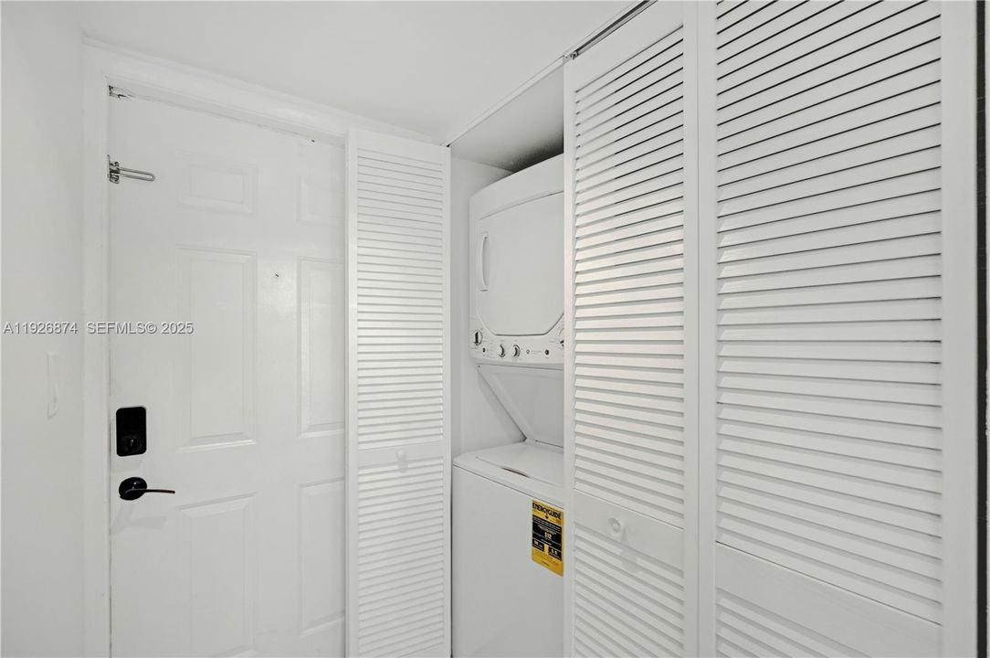 待售: $265,000 (2 贝兹, 2 浴室, 800 平方英尺)