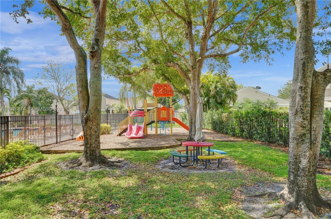 待售: $265,000 (2 贝兹, 2 浴室, 800 平方英尺)