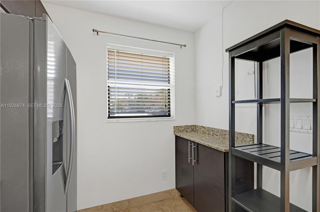 待售: $265,000 (2 贝兹, 2 浴室, 800 平方英尺)