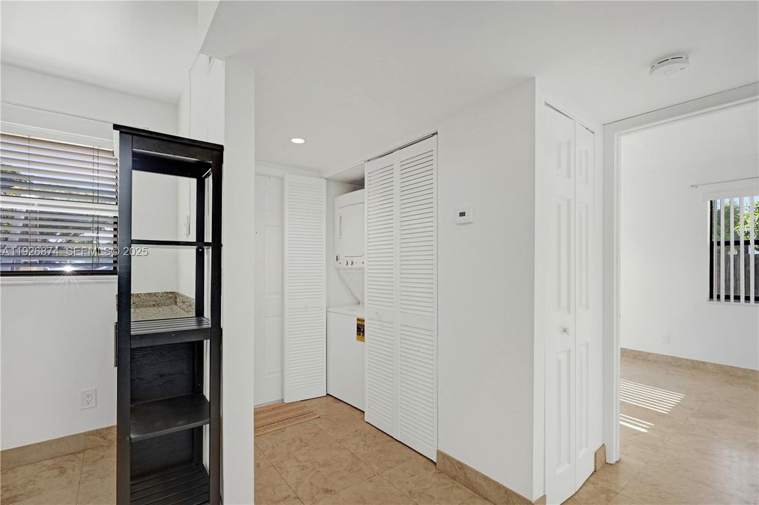 待售: $265,000 (2 贝兹, 2 浴室, 800 平方英尺)