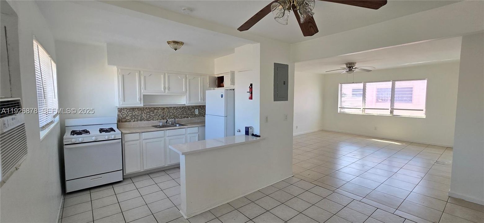 出租: $2,550 (2 贝兹, 1 浴室, 980 平方英尺)