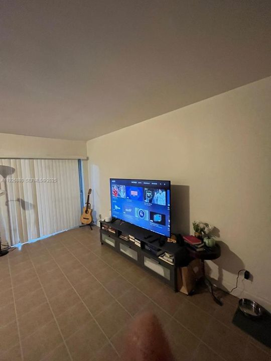 For Rent: $2,100 (2 beds, 2 baths, 1210 Square Feet)