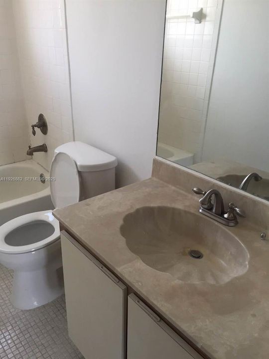 待售: $235,000 (1 贝兹, 1 浴室, 1125 平方英尺)