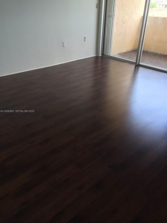 待售: $235,000 (1 贝兹, 1 浴室, 1125 平方英尺)