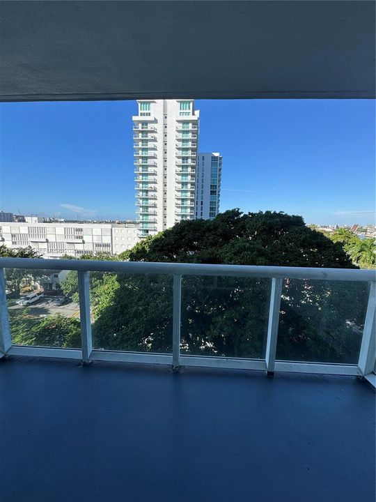 出租: $3,100 (2 贝兹, 2 浴室, 967 平方英尺)