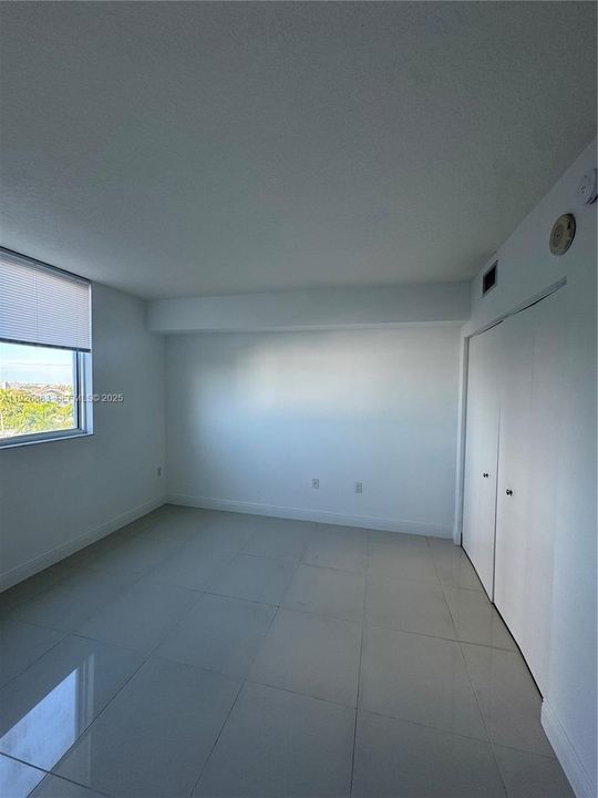 出租: $3,100 (2 贝兹, 2 浴室, 967 平方英尺)