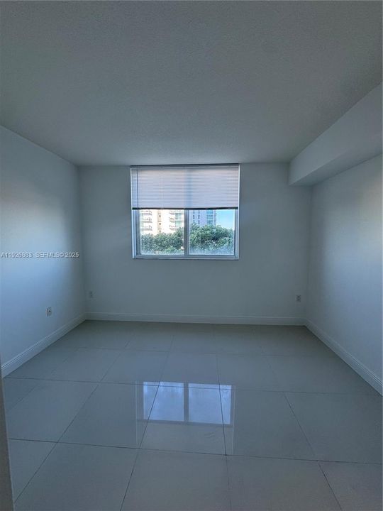 出租: $3,100 (2 贝兹, 2 浴室, 967 平方英尺)