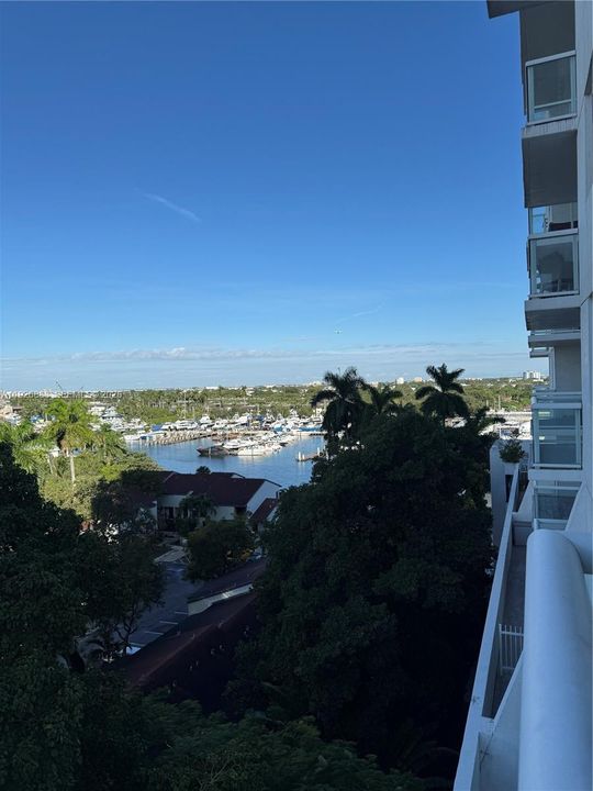 出租: $3,100 (2 贝兹, 2 浴室, 967 平方英尺)