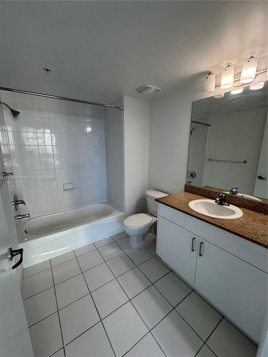 出租: $3,100 (2 贝兹, 2 浴室, 967 平方英尺)