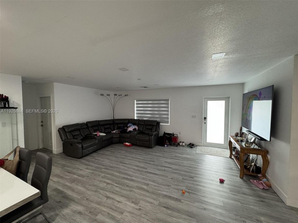 En Venta: $675,000 (4 camas, 3 baños, 1522 Pies cuadrados)