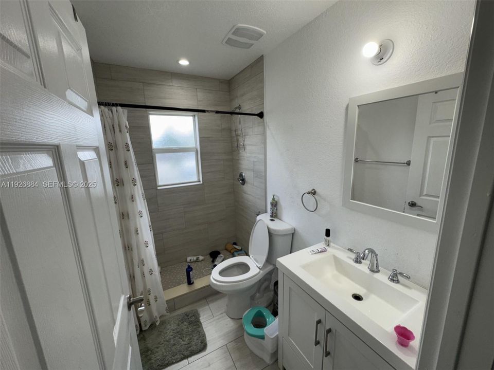 En Venta: $675,000 (4 camas, 3 baños, 1522 Pies cuadrados)