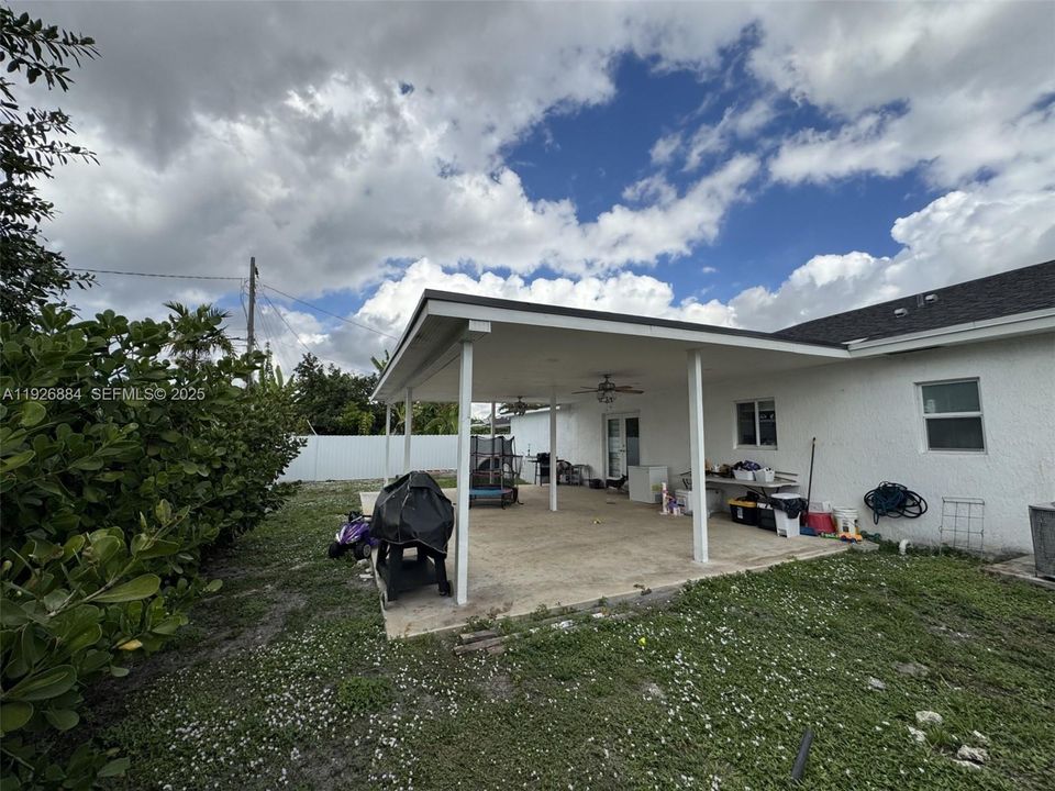 En Venta: $675,000 (4 camas, 3 baños, 1522 Pies cuadrados)