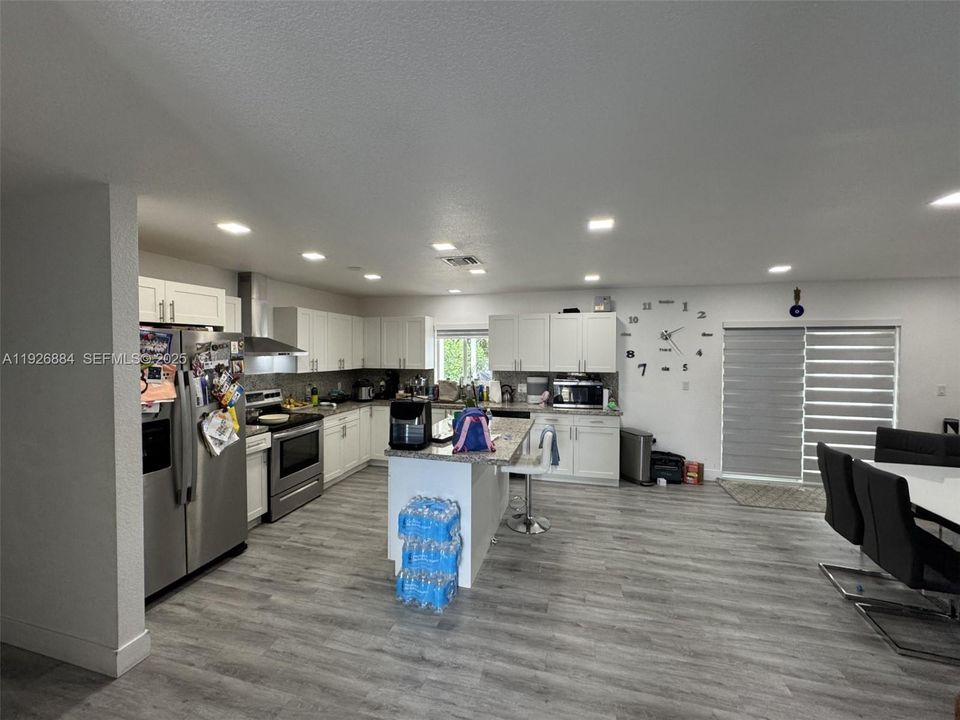 En Venta: $675,000 (4 camas, 3 baños, 1522 Pies cuadrados)