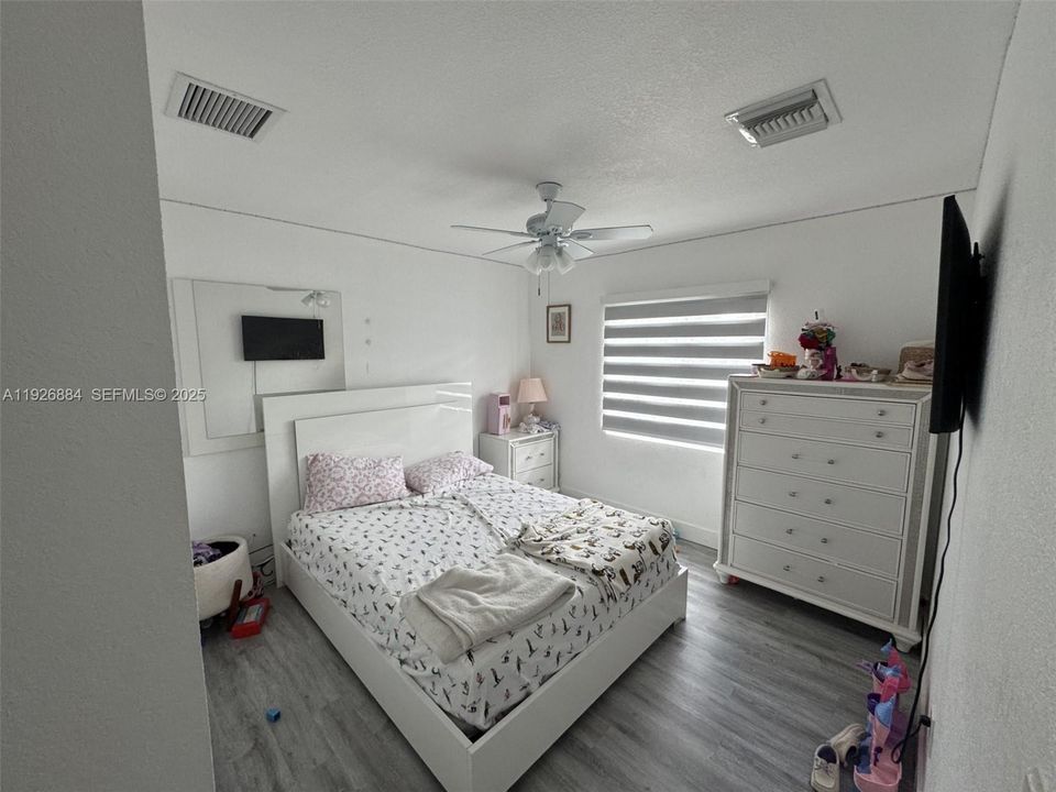 En Venta: $675,000 (4 camas, 3 baños, 1522 Pies cuadrados)