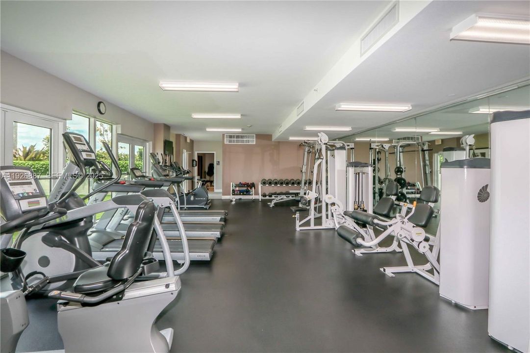 For Rent: $2,550 (1 beds, 1 baths, 824 Square Feet)