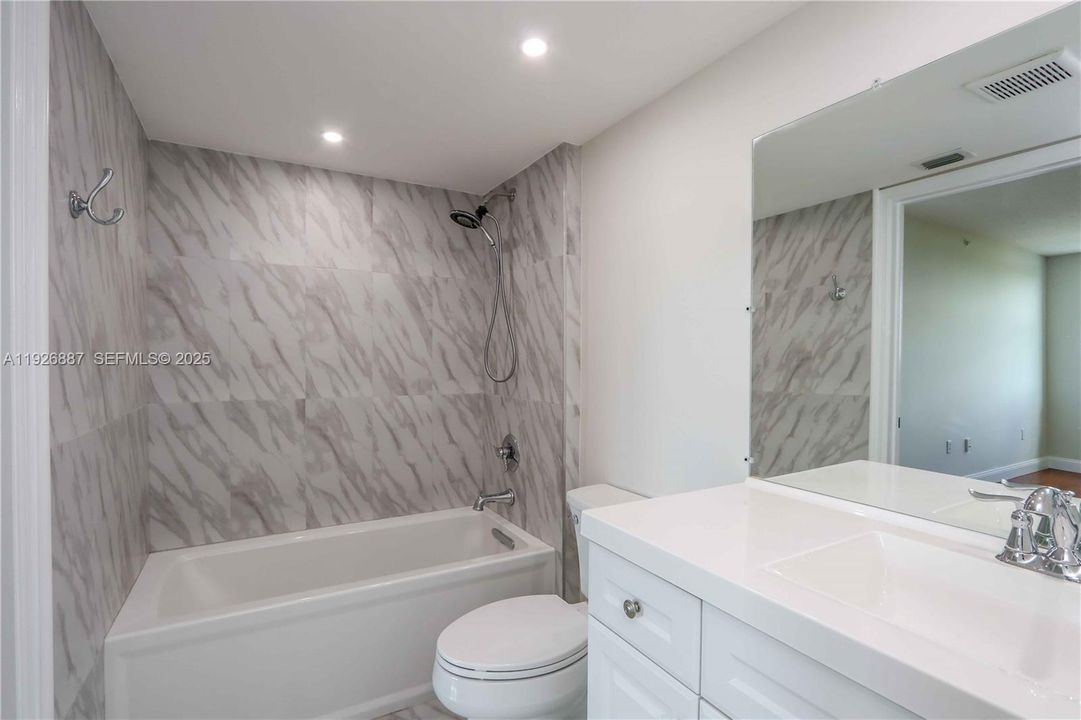 For Rent: $2,550 (1 beds, 1 baths, 824 Square Feet)