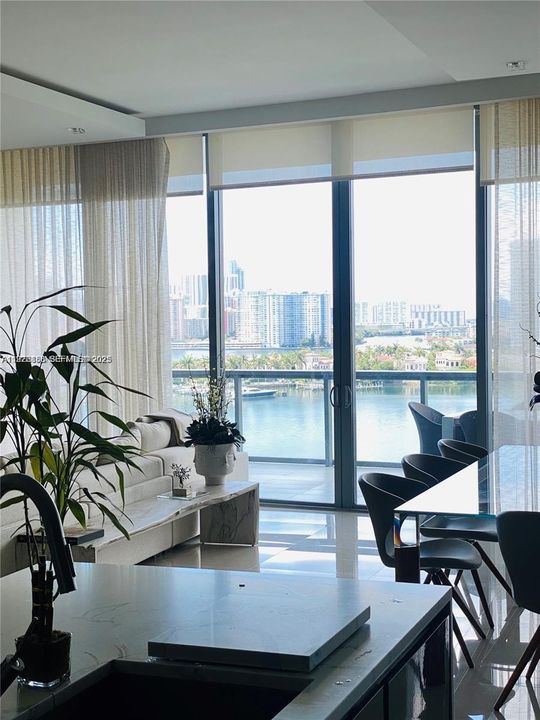 For Sale: $2,999,000 (4 beds, 5 baths, 3184 Square Feet)