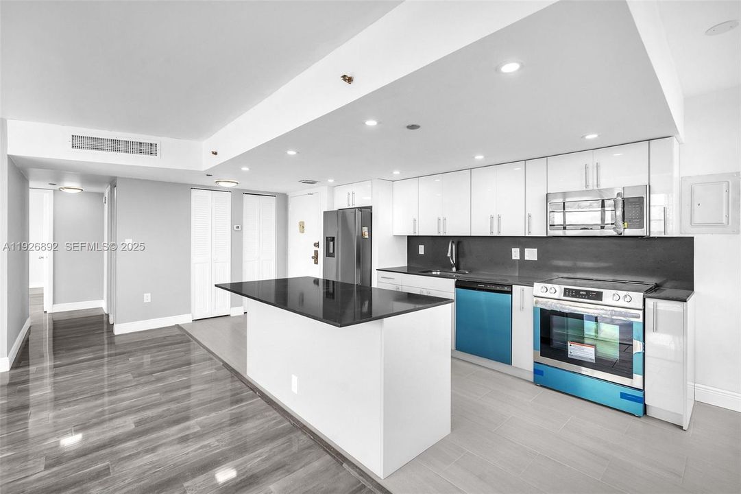 В аренду: $2,200 (2 спален, 2 ванн, 1120 Квадратных фут)