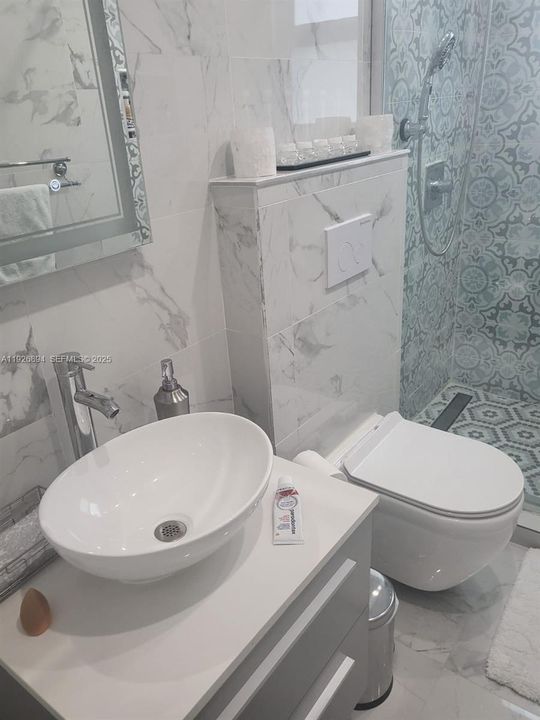 For Sale: $680,000 (3 beds, 2 baths, 1938 Square Feet)