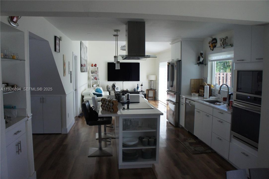 For Sale: $680,000 (3 beds, 2 baths, 1938 Square Feet)