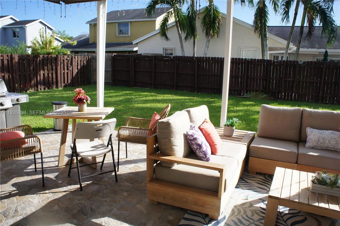 For Sale: $680,000 (3 beds, 2 baths, 1938 Square Feet)