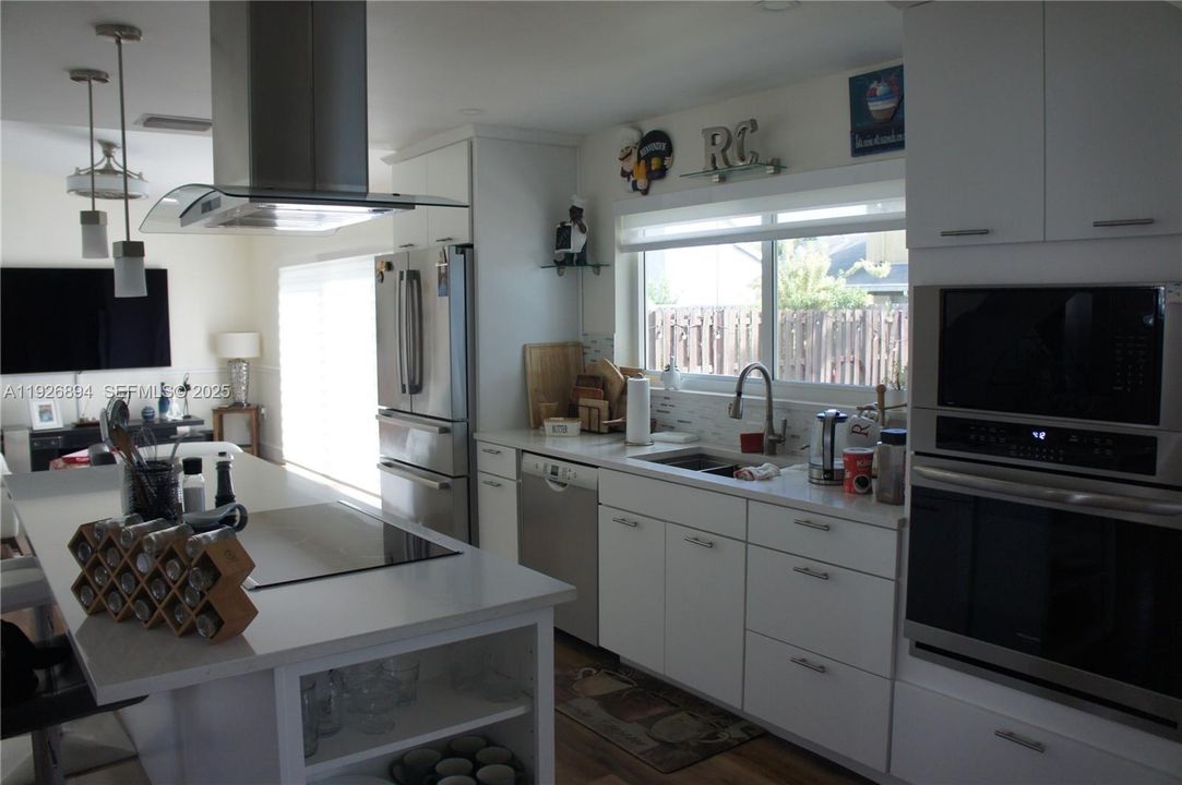 For Sale: $680,000 (3 beds, 2 baths, 1938 Square Feet)