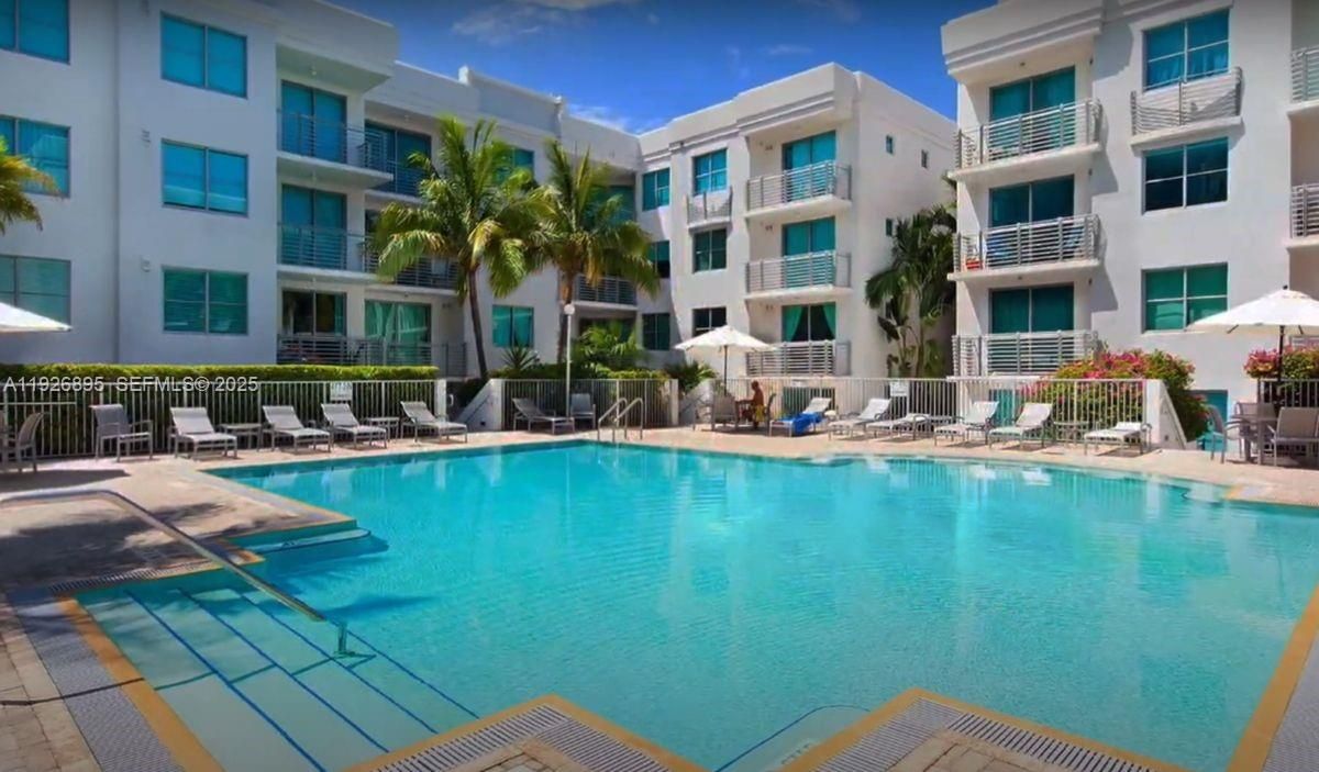 出租: $4,500 (2 贝兹, 2 浴室, 1010 平方英尺)