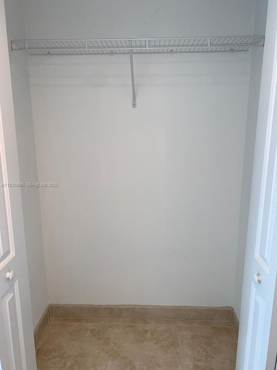 出租: $4,500 (2 贝兹, 2 浴室, 1010 平方英尺)