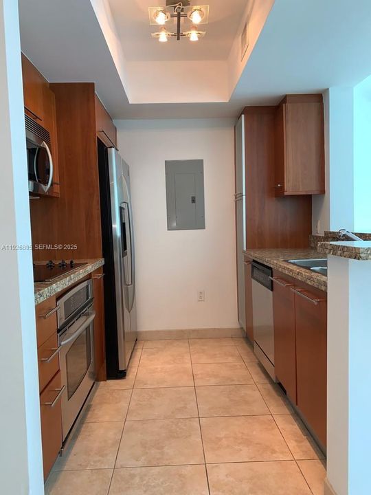 出租: $4,500 (2 贝兹, 2 浴室, 1010 平方英尺)