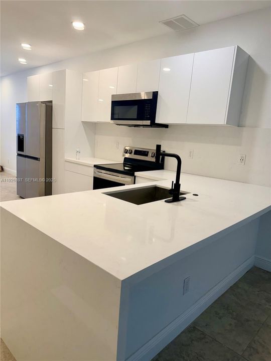 En Venta: $300,000 (3 camas, 2 baños, 1781 Pies cuadrados)