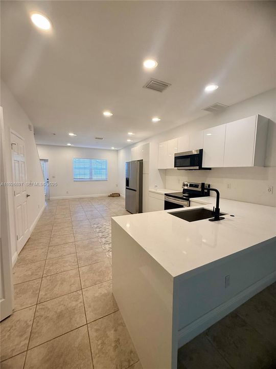 En Venta: $300,000 (3 camas, 2 baños, 1781 Pies cuadrados)