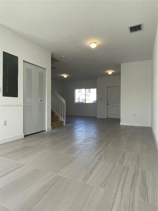 For Rent: $2,400 (3 beds, 2 baths, 1464 Square Feet)