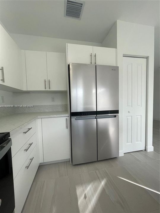 For Rent: $2,400 (3 beds, 2 baths, 1464 Square Feet)