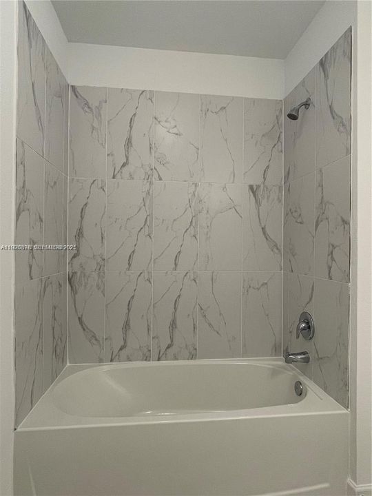 For Rent: $2,400 (3 beds, 2 baths, 1464 Square Feet)