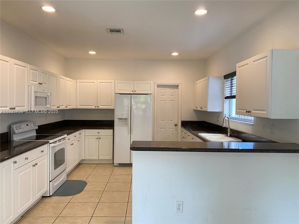 For Rent: $3,700 (5 beds, 2 baths, 2693 Square Feet)