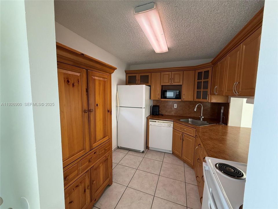 В аренду: $2,275 (2 спален, 2 ванн, 970 Квадратных фут)