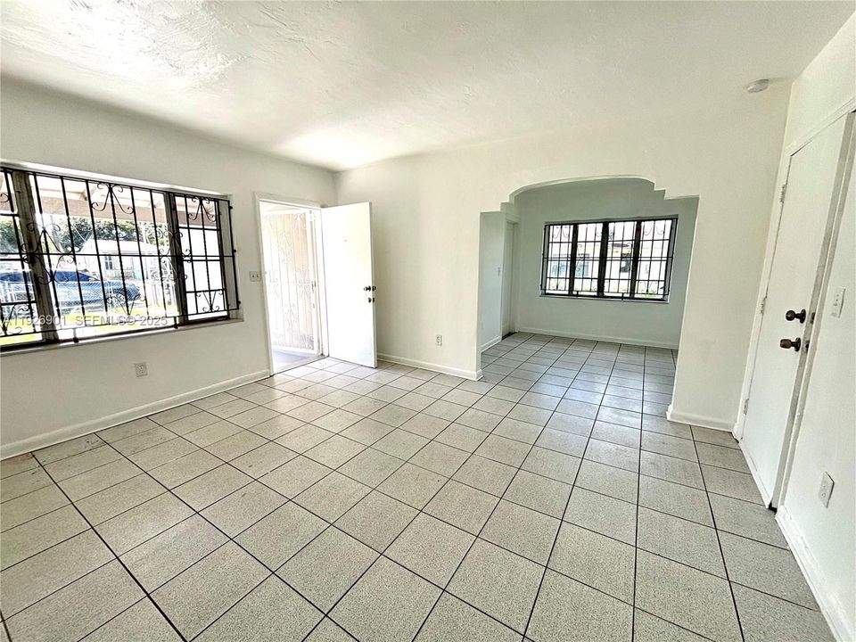 В аренду: $2,700 (3 спален, 1 ванн, 1059 Квадратных фут)