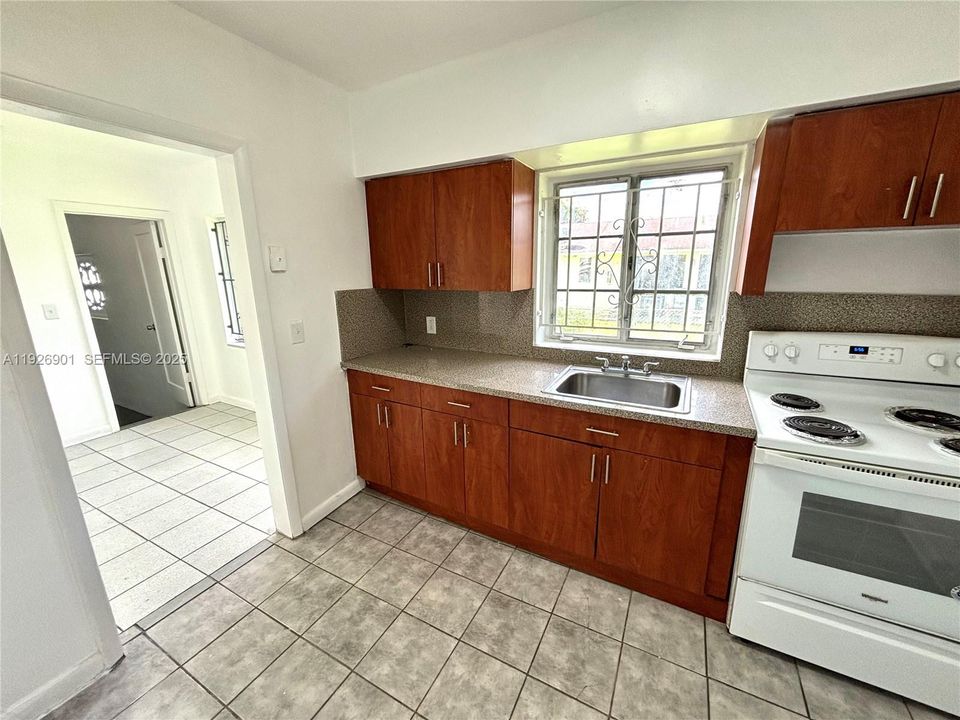 В аренду: $2,700 (3 спален, 1 ванн, 1059 Квадратных фут)