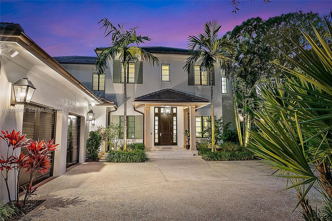 En Venta: $13,500,000 (6 camas, 5 baños, 5600 Pies cuadrados)