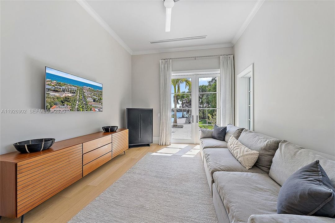 1st Floor Guest Room