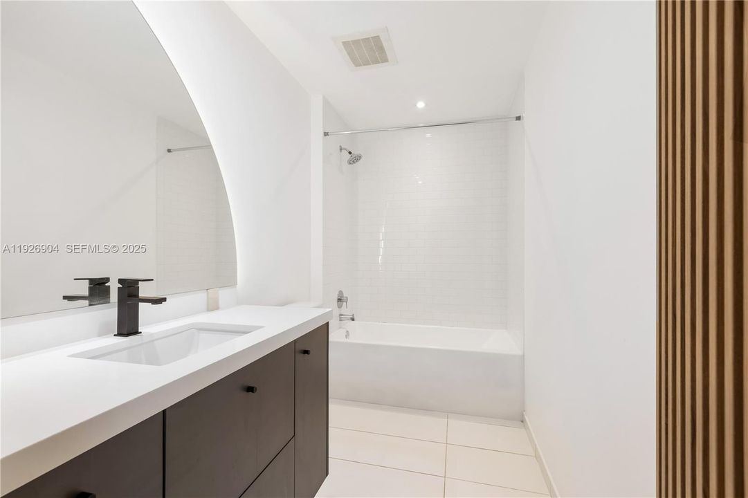 待售: $379,000 (1 贝兹, 1 浴室, 526 平方英尺)