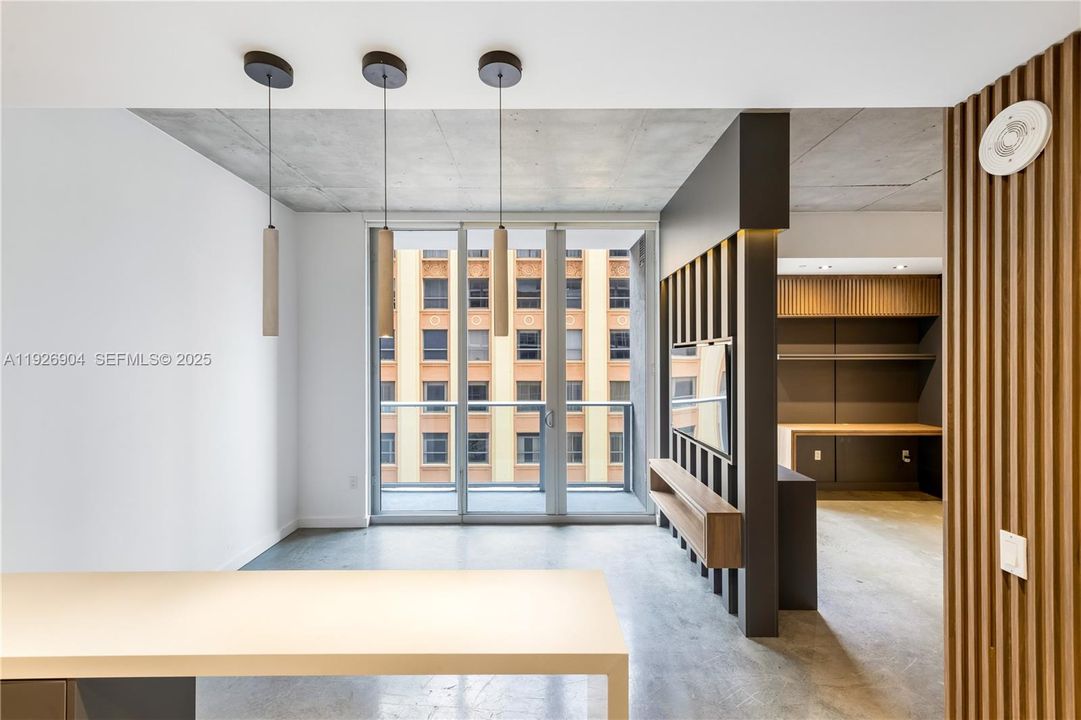 待售: $379,000 (1 贝兹, 1 浴室, 526 平方英尺)