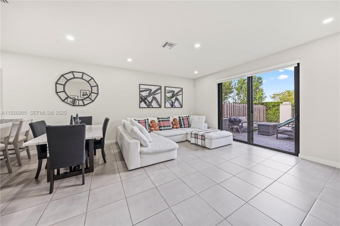 For Sale: $449,000 (3 beds, 2 baths, 1530 Square Feet)