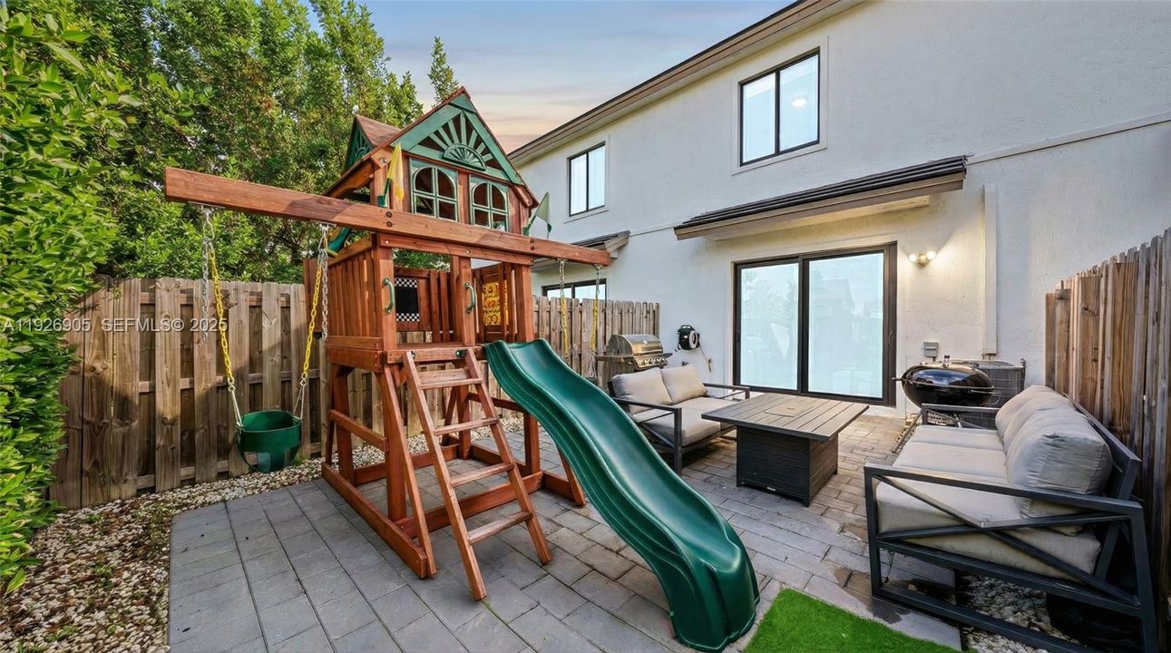 For Sale: $449,000 (3 beds, 2 baths, 1530 Square Feet)