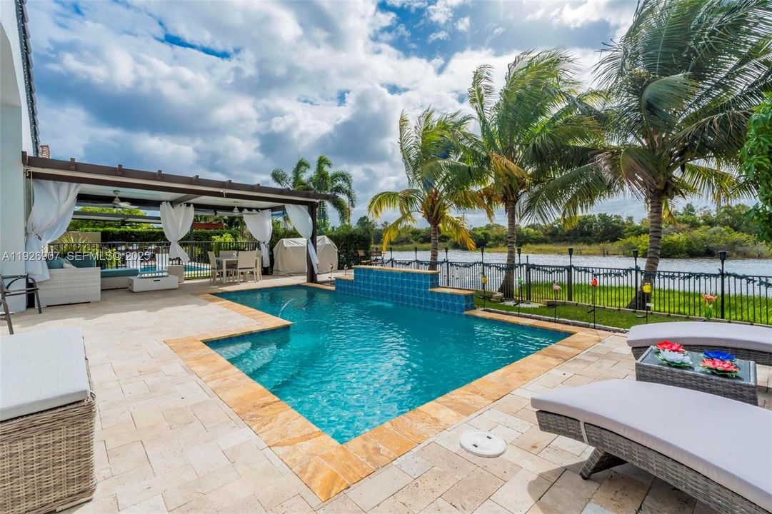 待售: $750,000 (3 贝兹, 2 浴室, 1690 平方英尺)