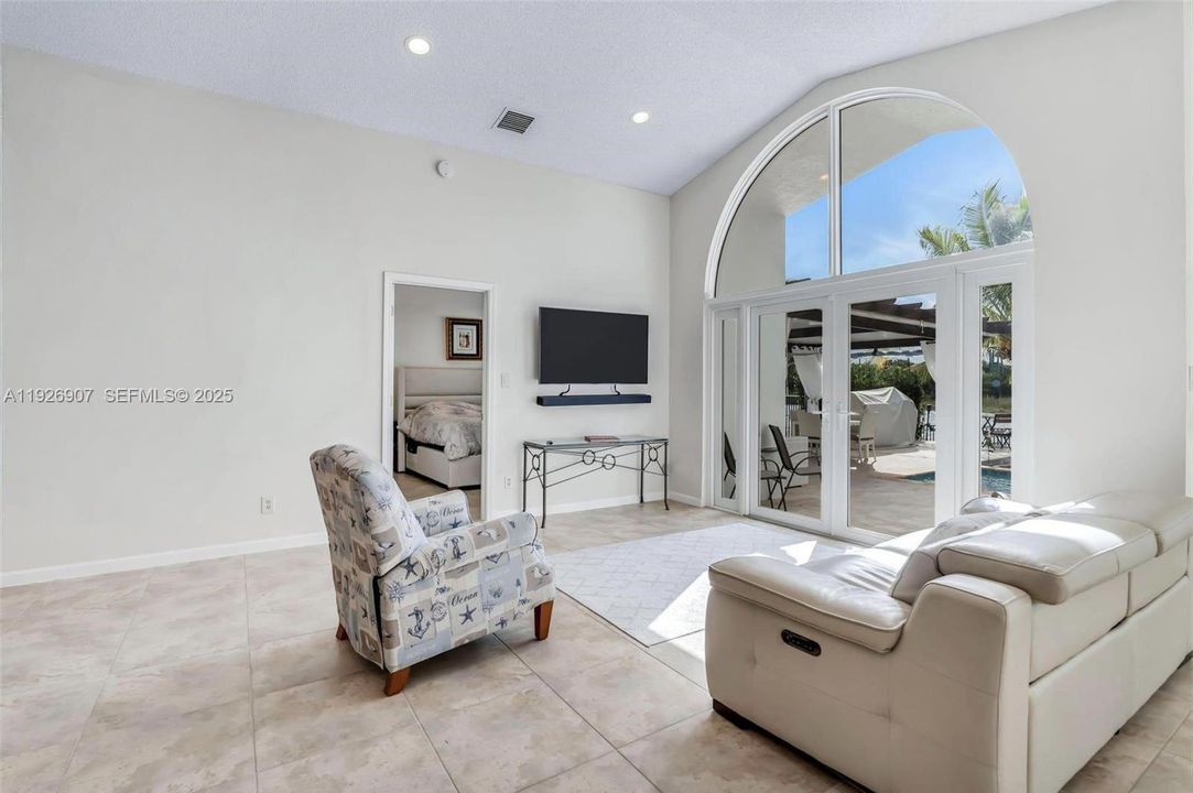 待售: $750,000 (3 贝兹, 2 浴室, 1690 平方英尺)